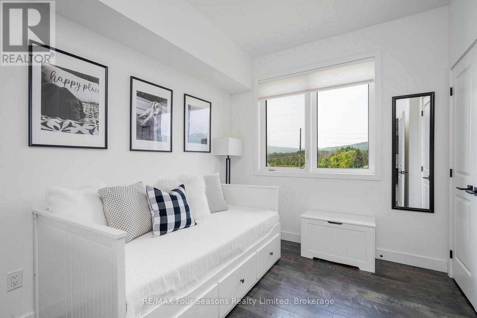 Photo 10 of 302 12 Beausoleil Lane, Blue Mountains ON