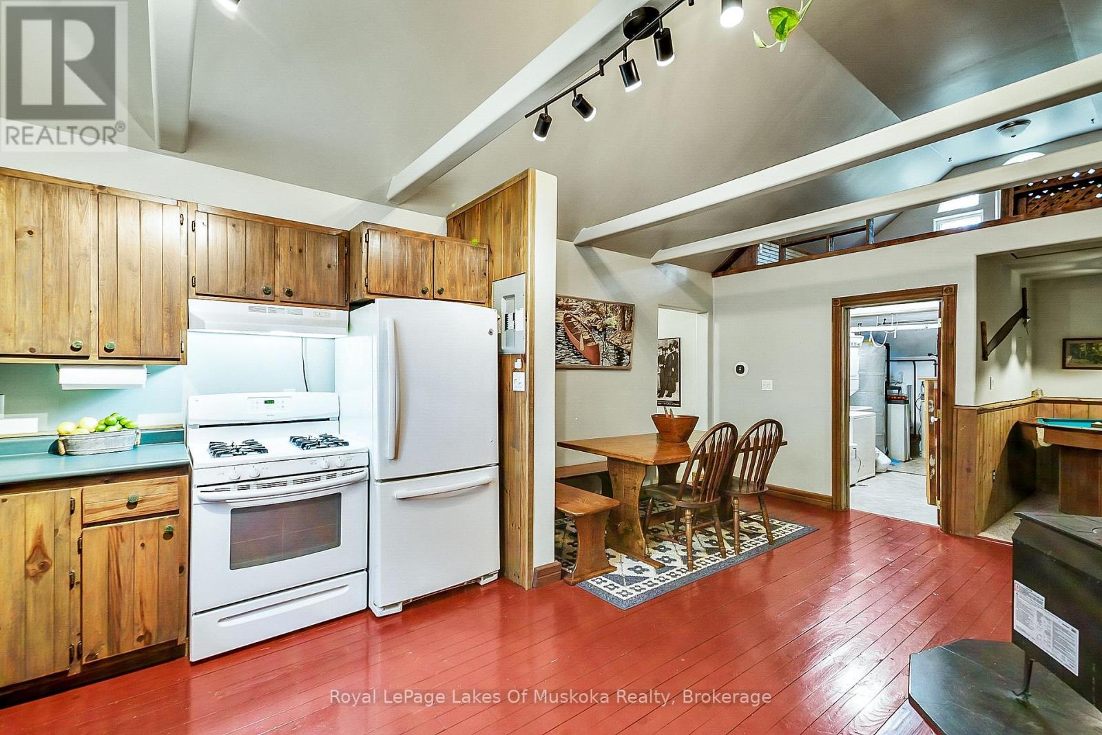 Photo 31 of 1005 Kirbys Beach Road, Bracebridge ON