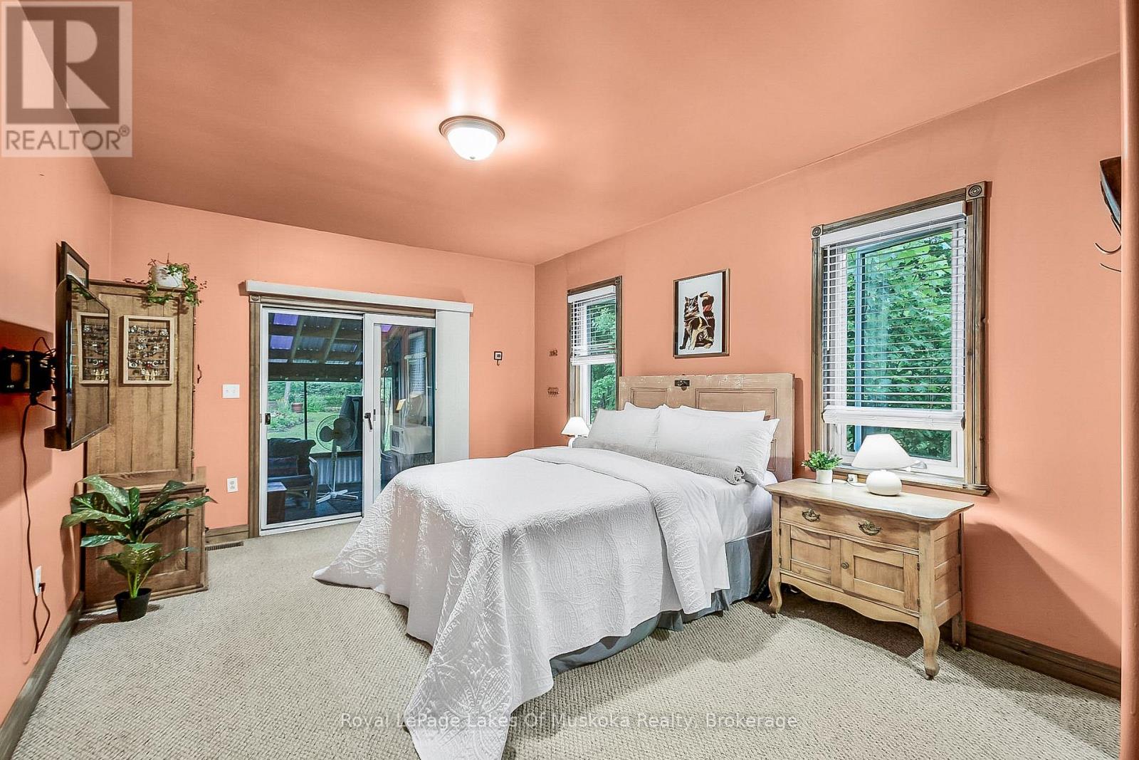 Photo 2 of 1005 Kirbys Beach Road, Bracebridge ON