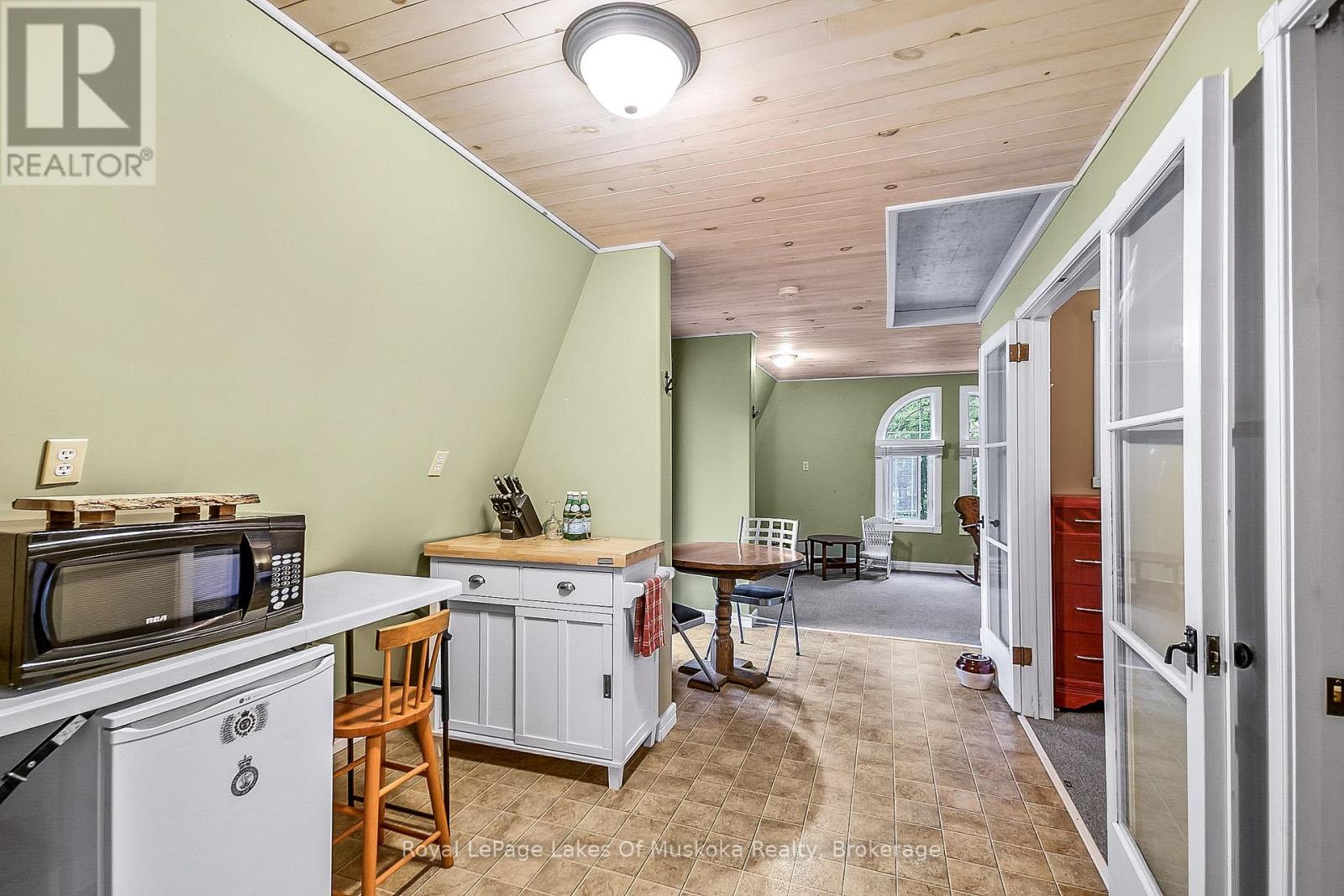 Photo 39 of 1005 Kirbys Beach Road, Bracebridge ON