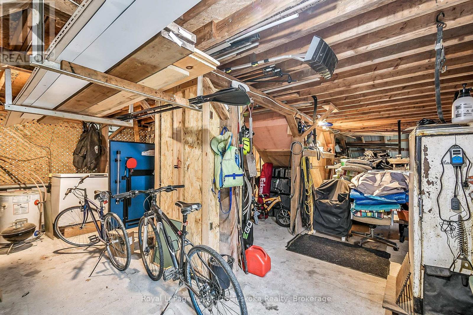 Photo 15 of 1005 Kirbys Beach Road, Bracebridge ON