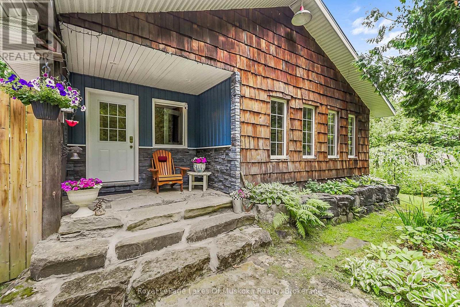 Photo 11 of 1005 Kirbys Beach Road, Bracebridge ON