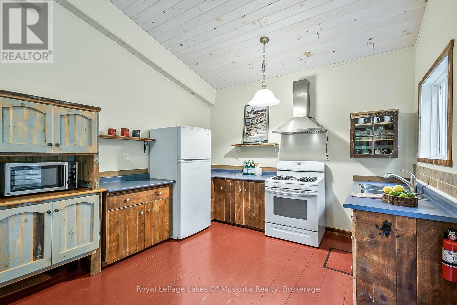 Photo 6 of 1009 Kirbys Beach Road, Bracebridge ON