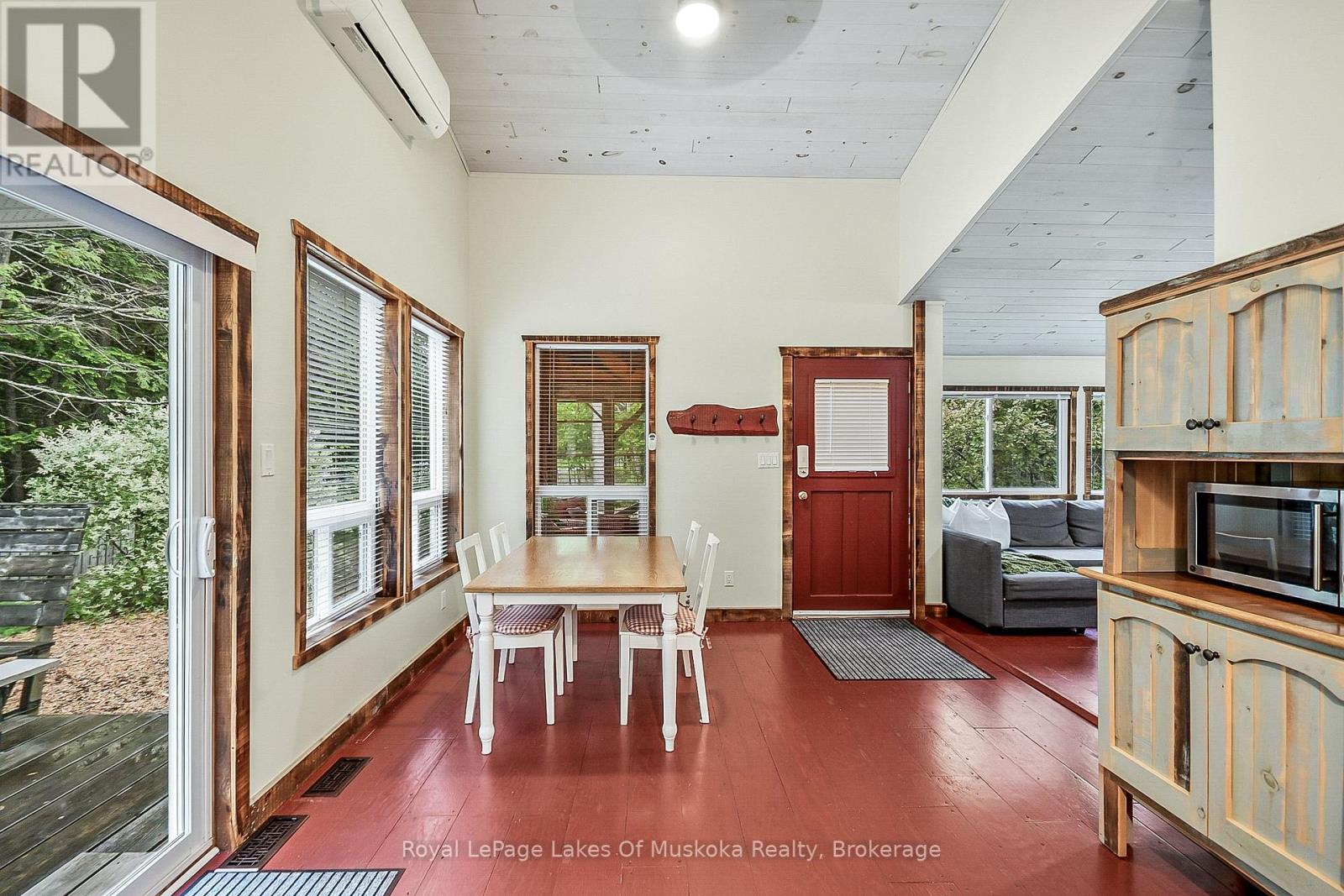 Photo 12 of 1009 Kirbys Beach Road, Bracebridge ON