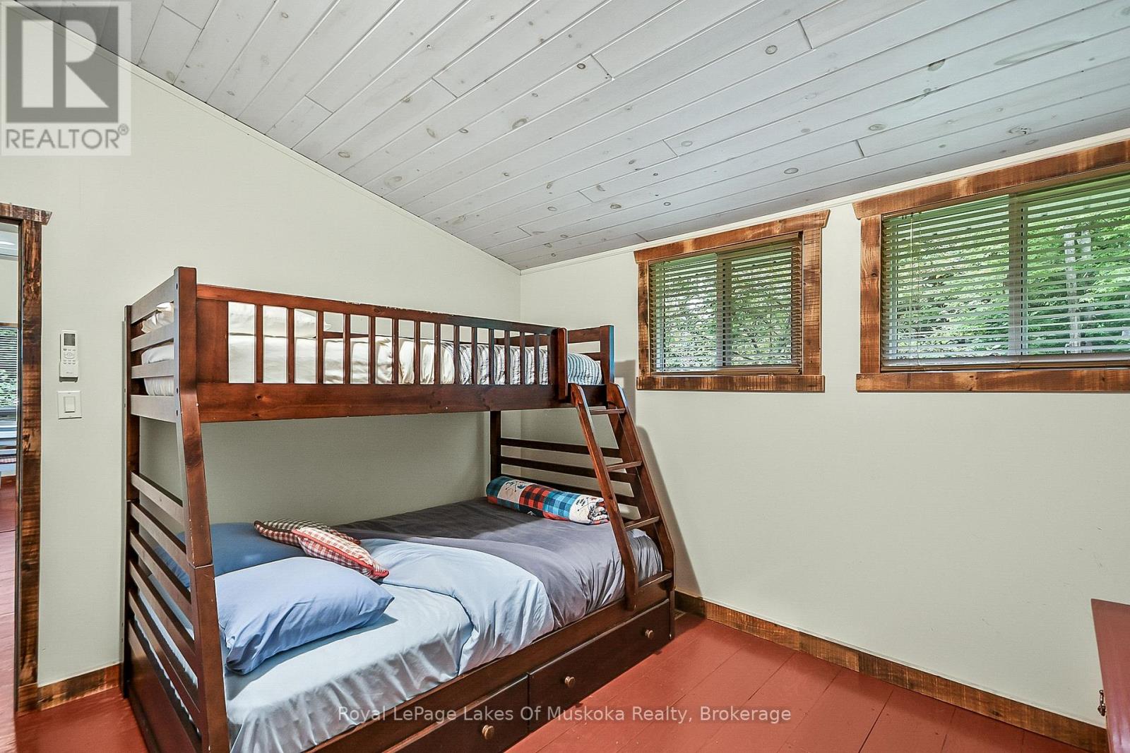 Photo 13 of 1009 Kirbys Beach Road, Bracebridge ON
