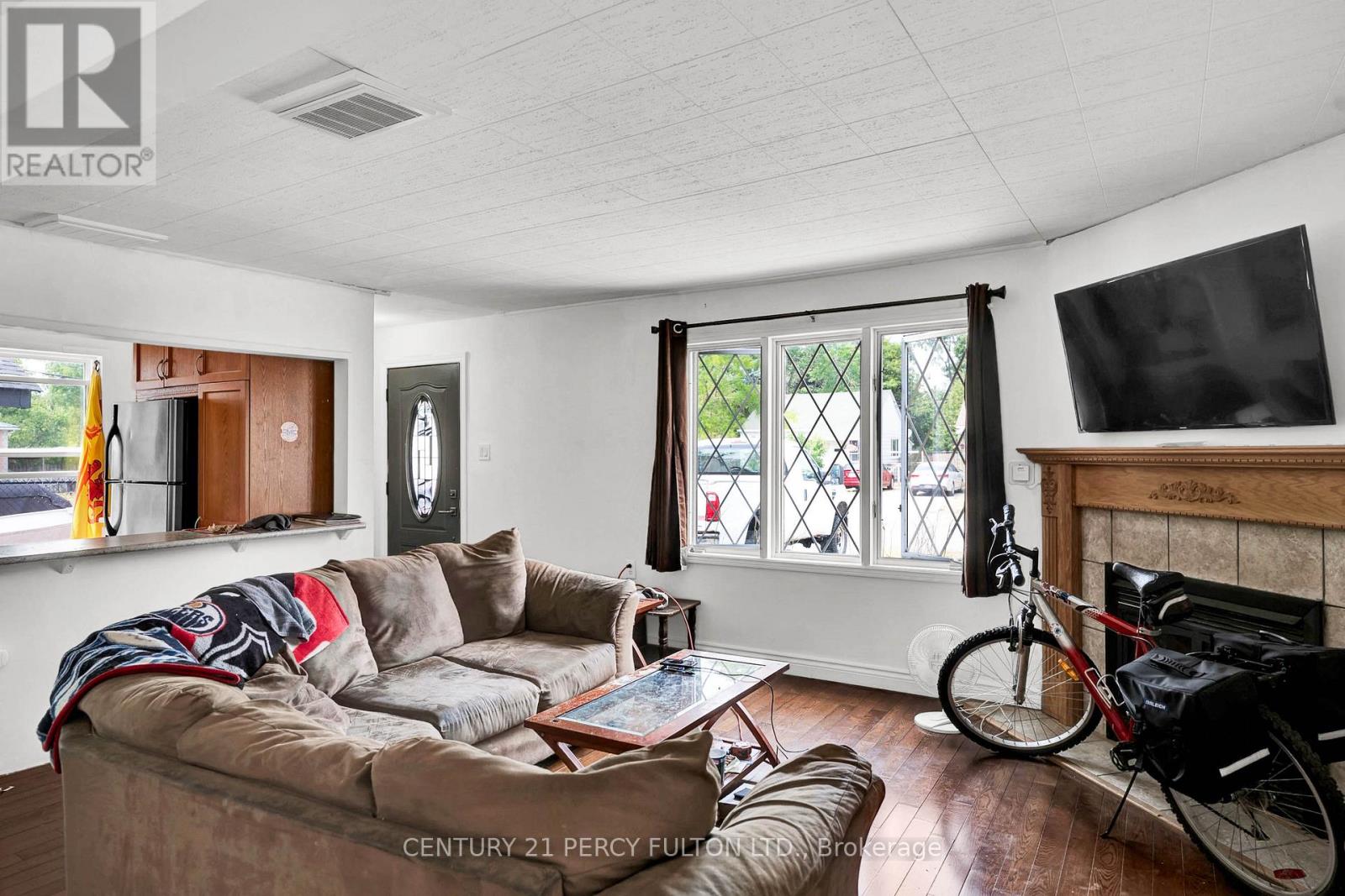 Photo 6 of 253 Princess Elizabeth Crescent, Kawartha Lakes ON