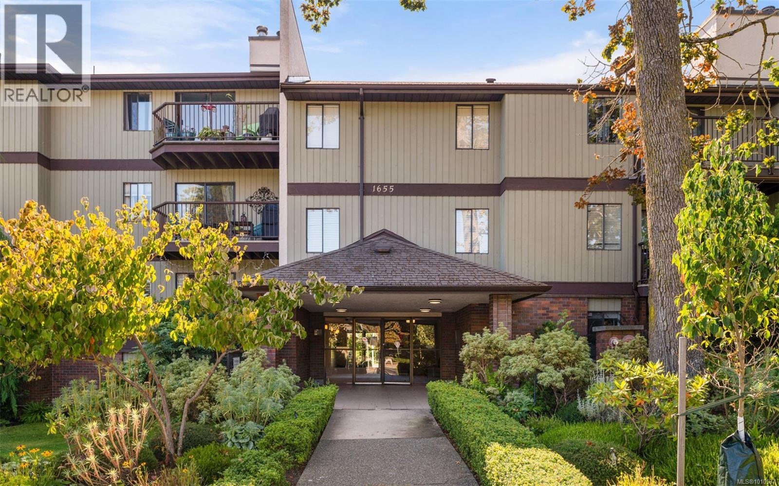114 1655 Begbie Street, Victoria