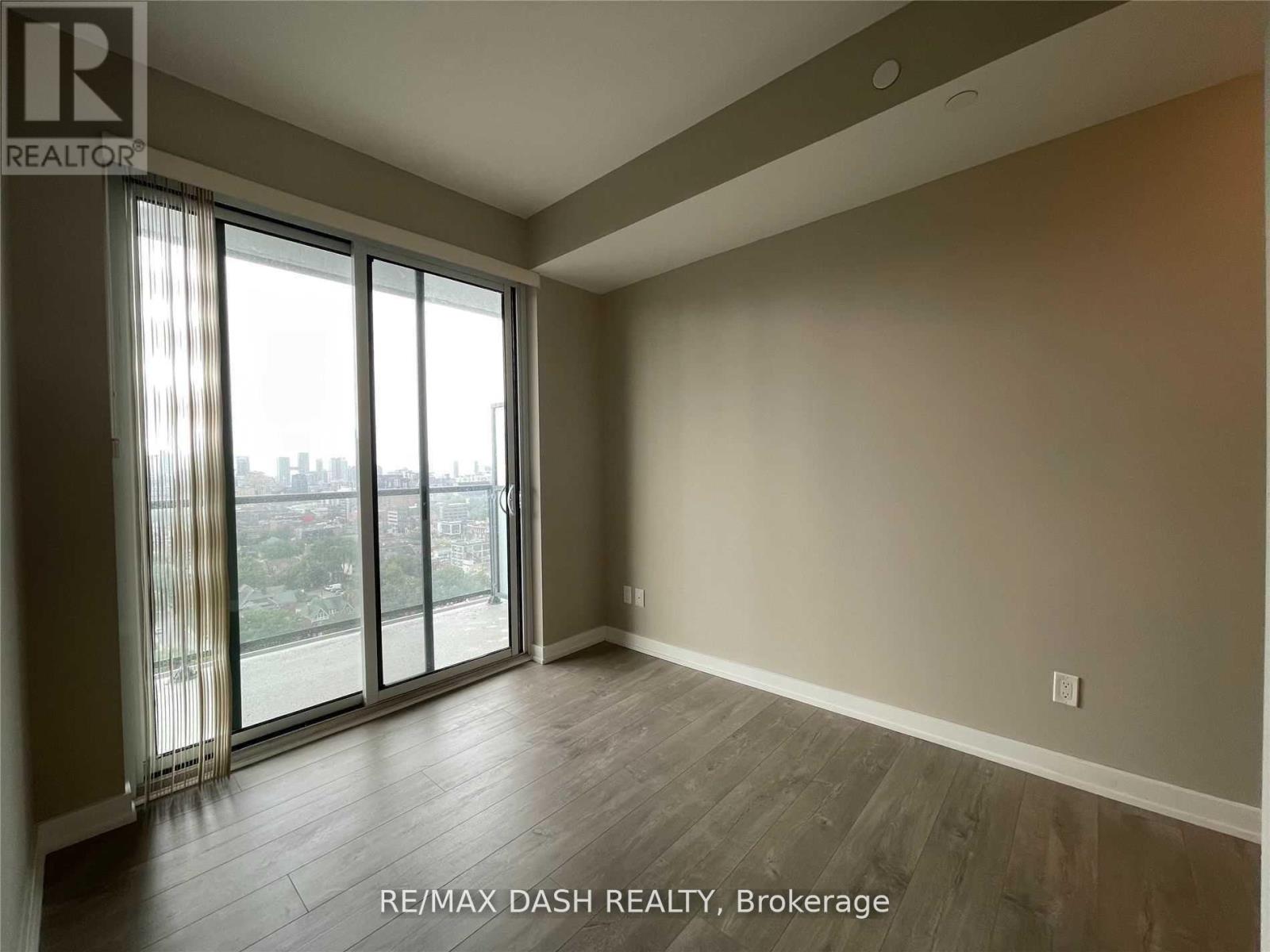 Photo 3 of Lph 01 181 Huron Street, Toronto ON