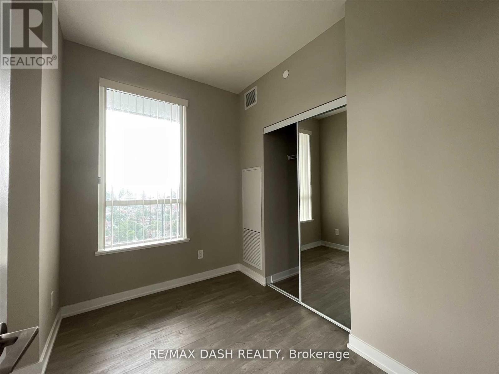 Photo 4 of Lph 01 181 Huron Street, Toronto ON