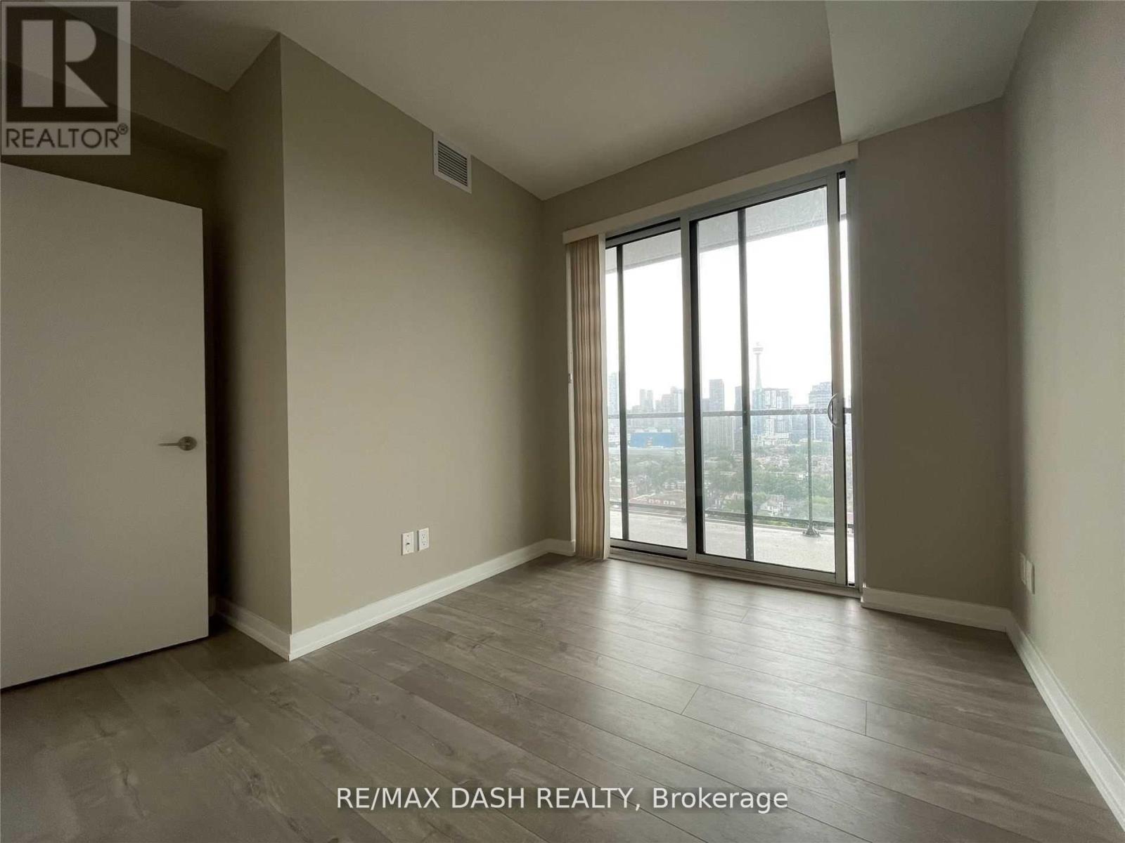 Photo 10 of Lph 01 181 Huron Street, Toronto ON