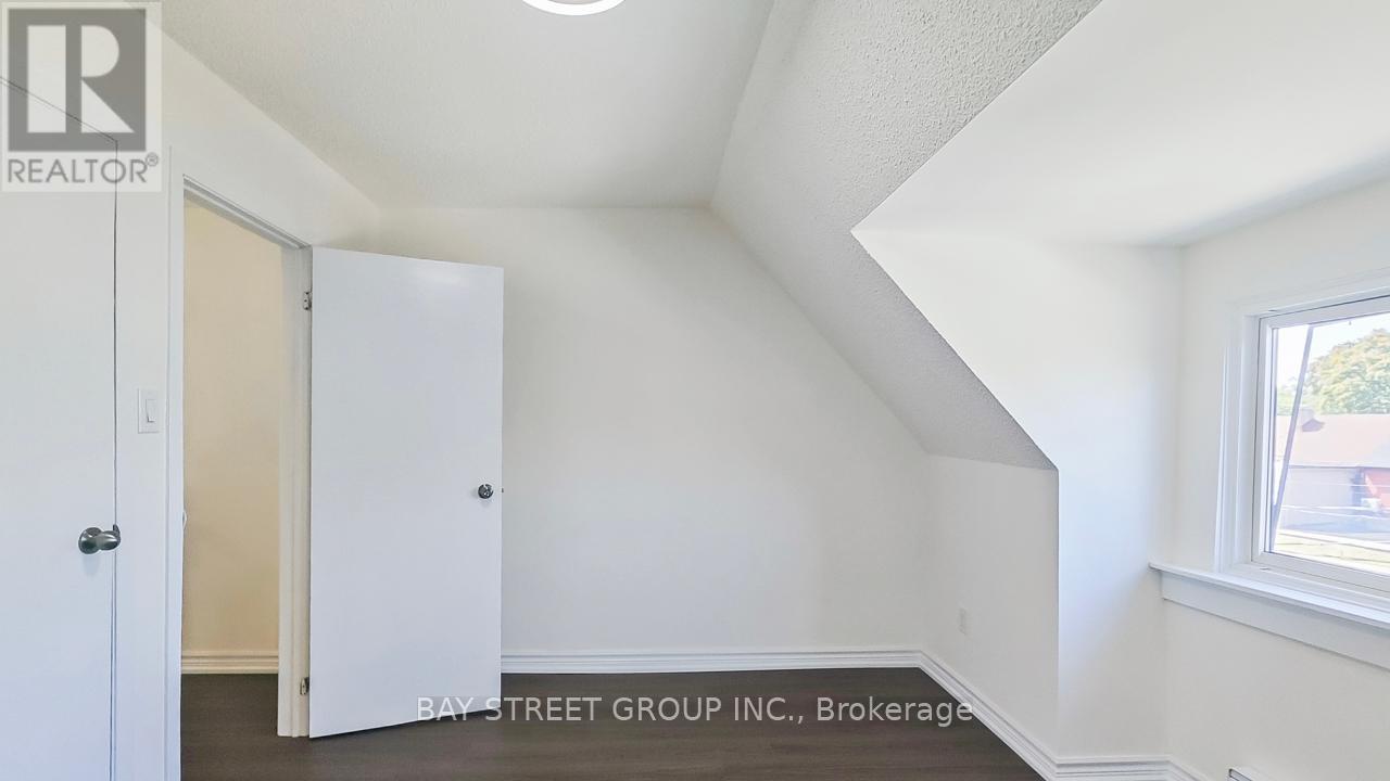 Photo 30 of Upper 859 1 2 Bathurst Street, Toronto ON