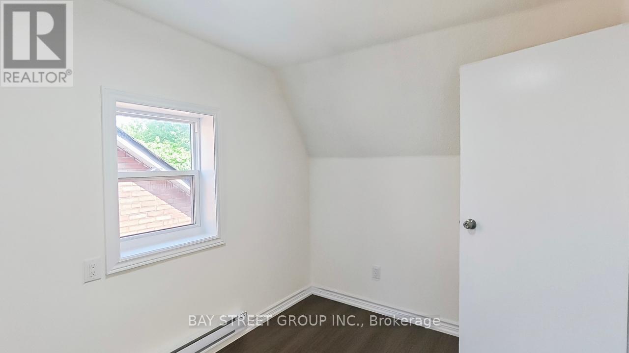 Photo 7 of Upper 859 1 2 Bathurst Street, Toronto ON