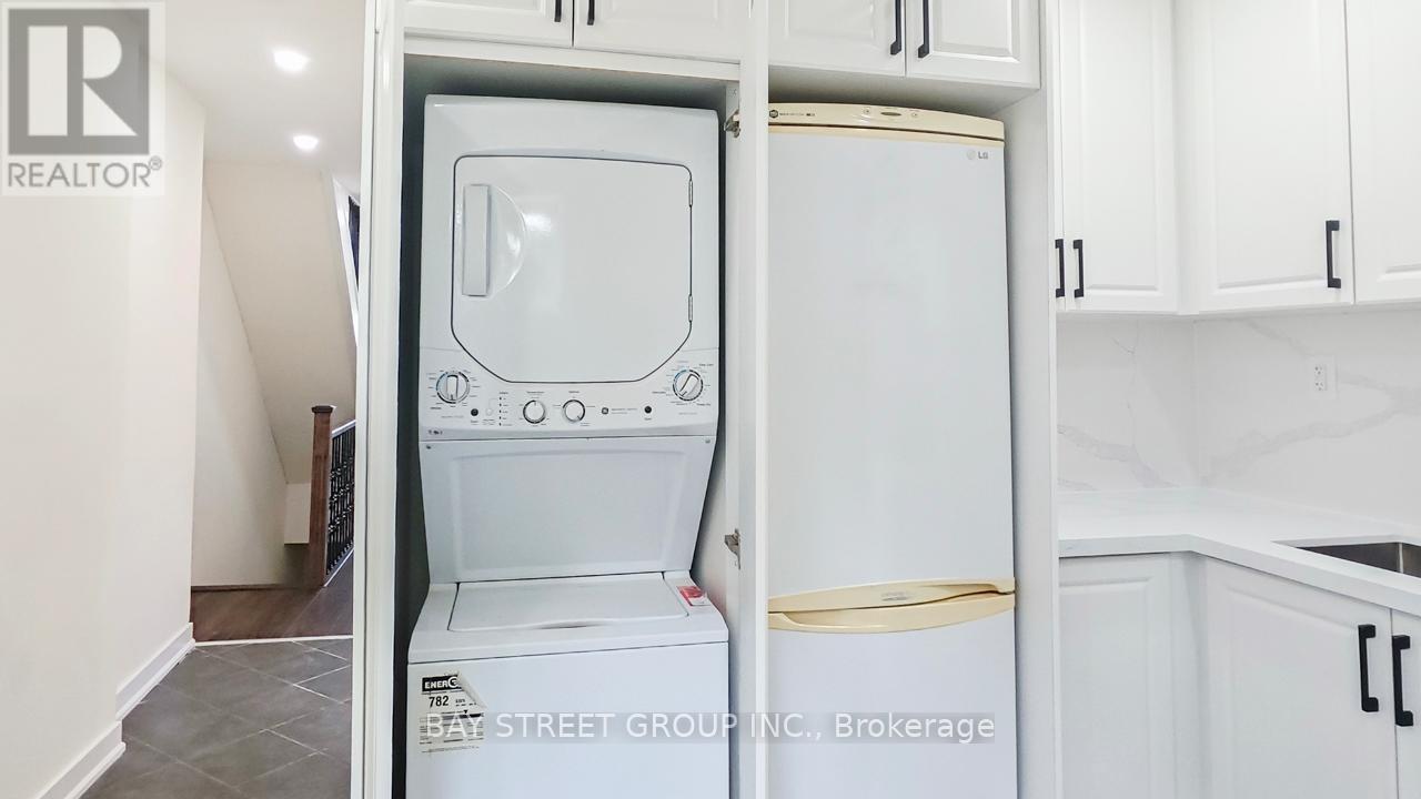 Photo 10 of Upper 859 1 2 Bathurst Street, Toronto ON