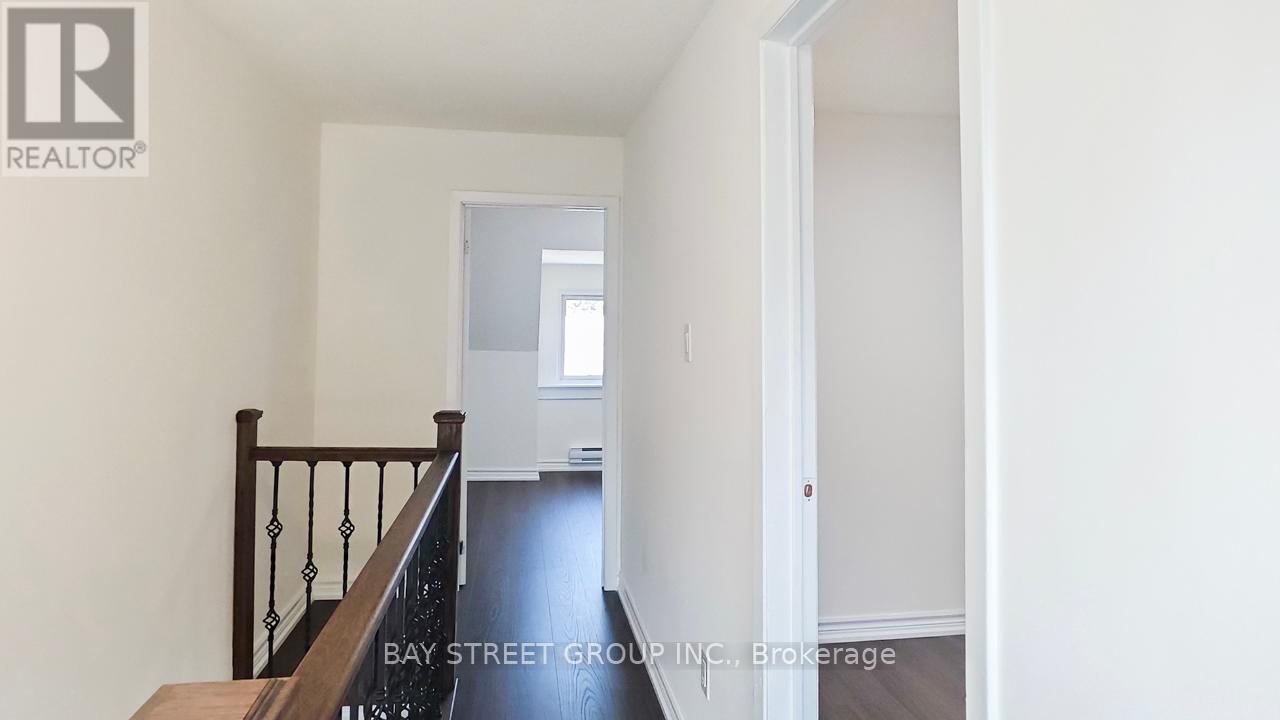 Photo 3 of Upper 859 1 2 Bathurst Street, Toronto ON