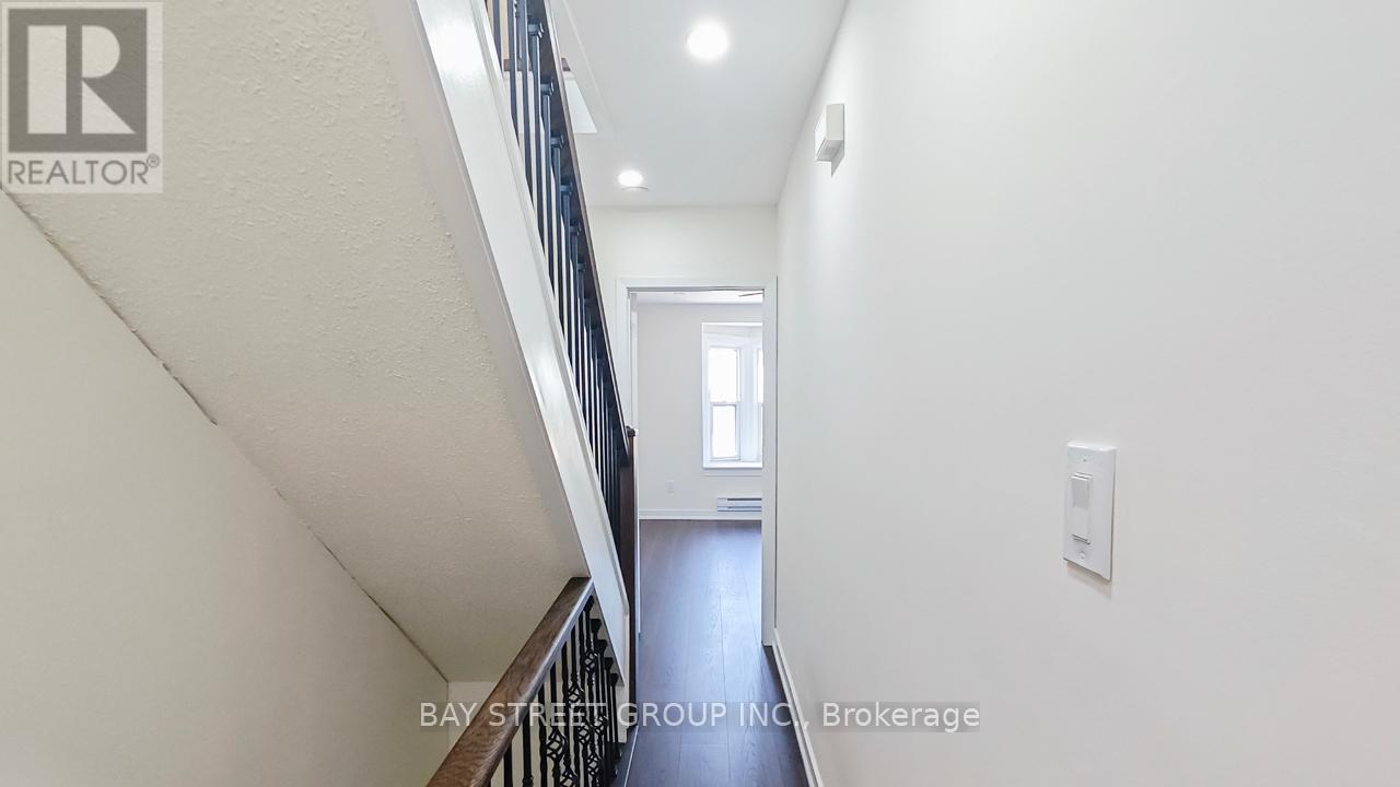 Photo 8 of Upper 859 1 2 Bathurst Street, Toronto ON
