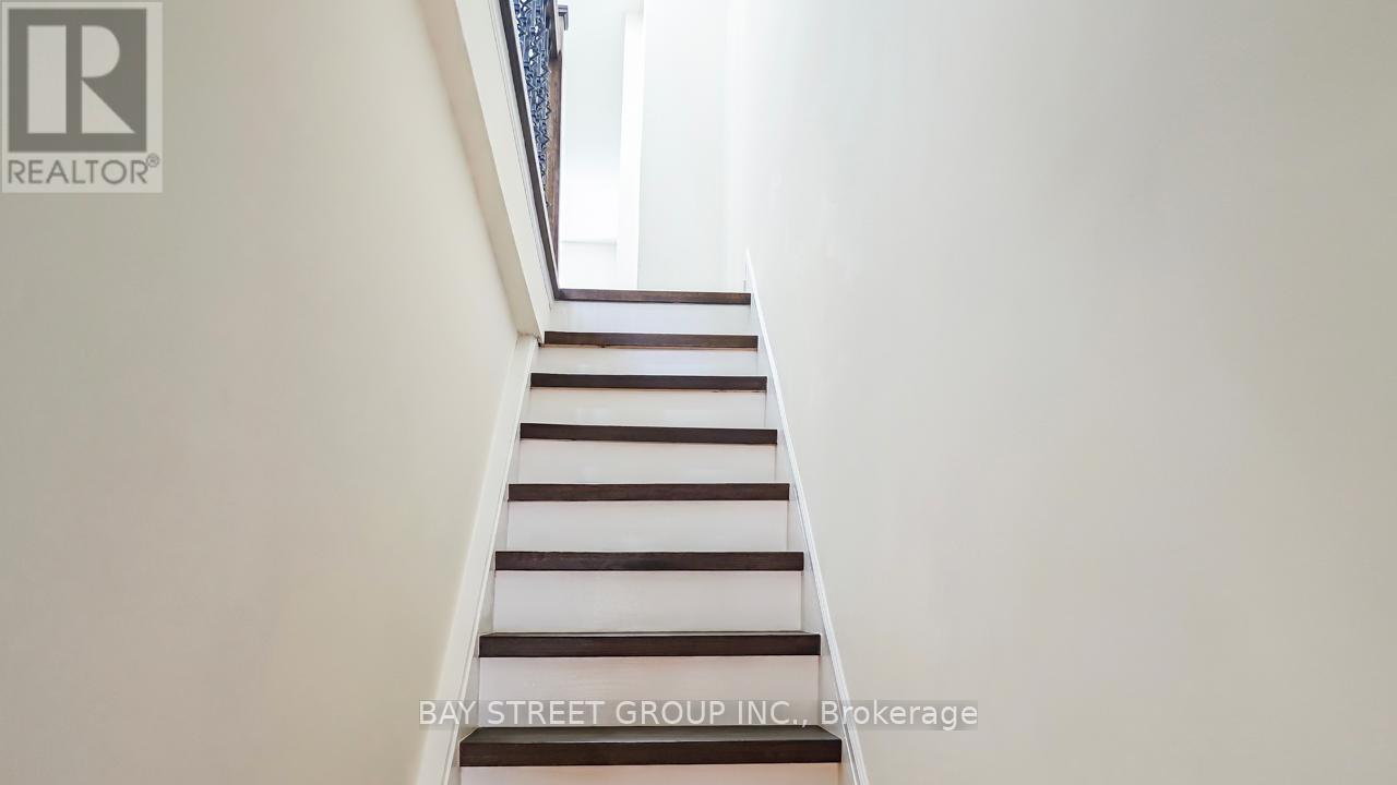 Photo 12 of Upper 859 1 2 Bathurst Street, Toronto ON