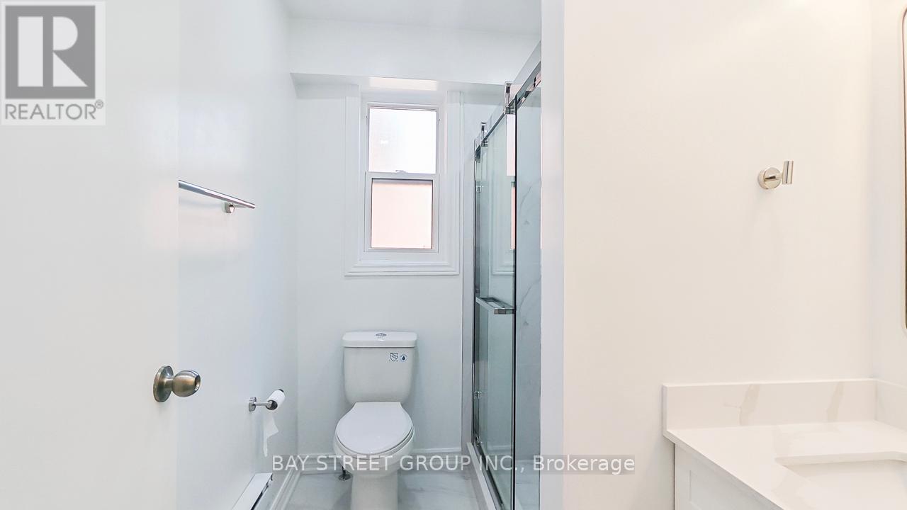 Photo 24 of Upper 859 1 2 Bathurst Street, Toronto ON