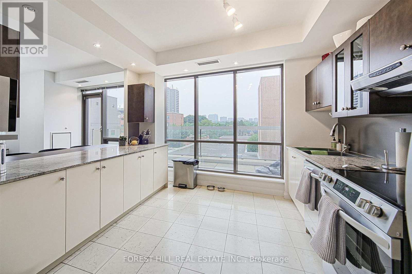 Photo 15 of 501 3 Mcalpine Street, Toronto ON