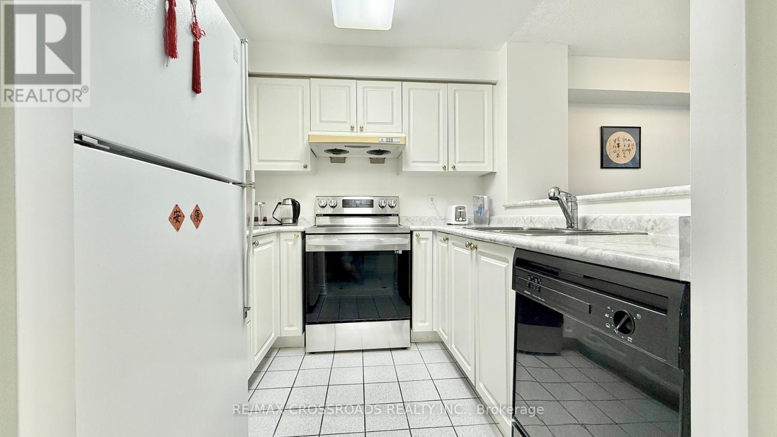 Photo 17 of 705 8 Pemberton Avenue, Toronto ON