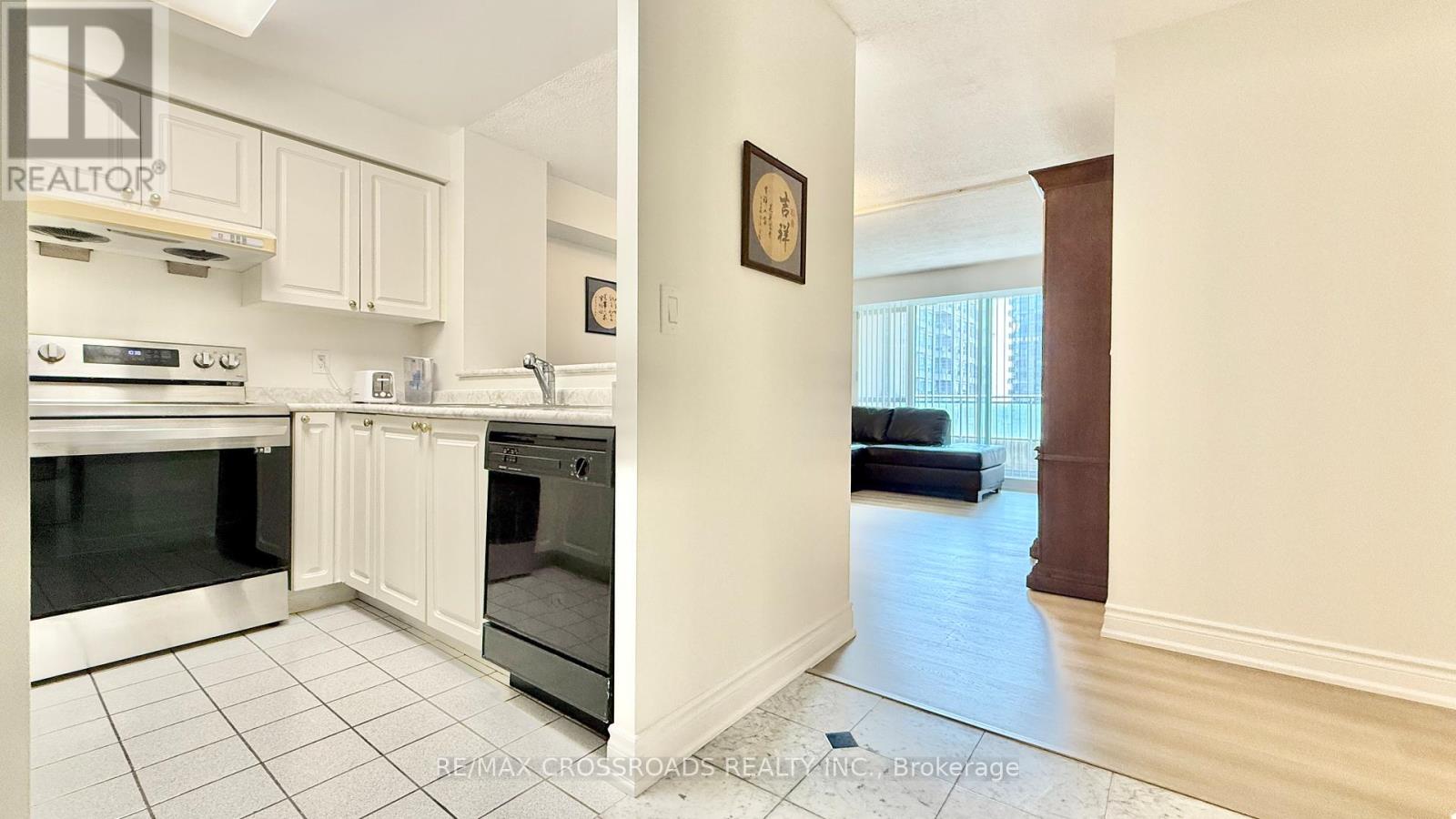 Photo 12 of 705 8 Pemberton Avenue, Toronto ON