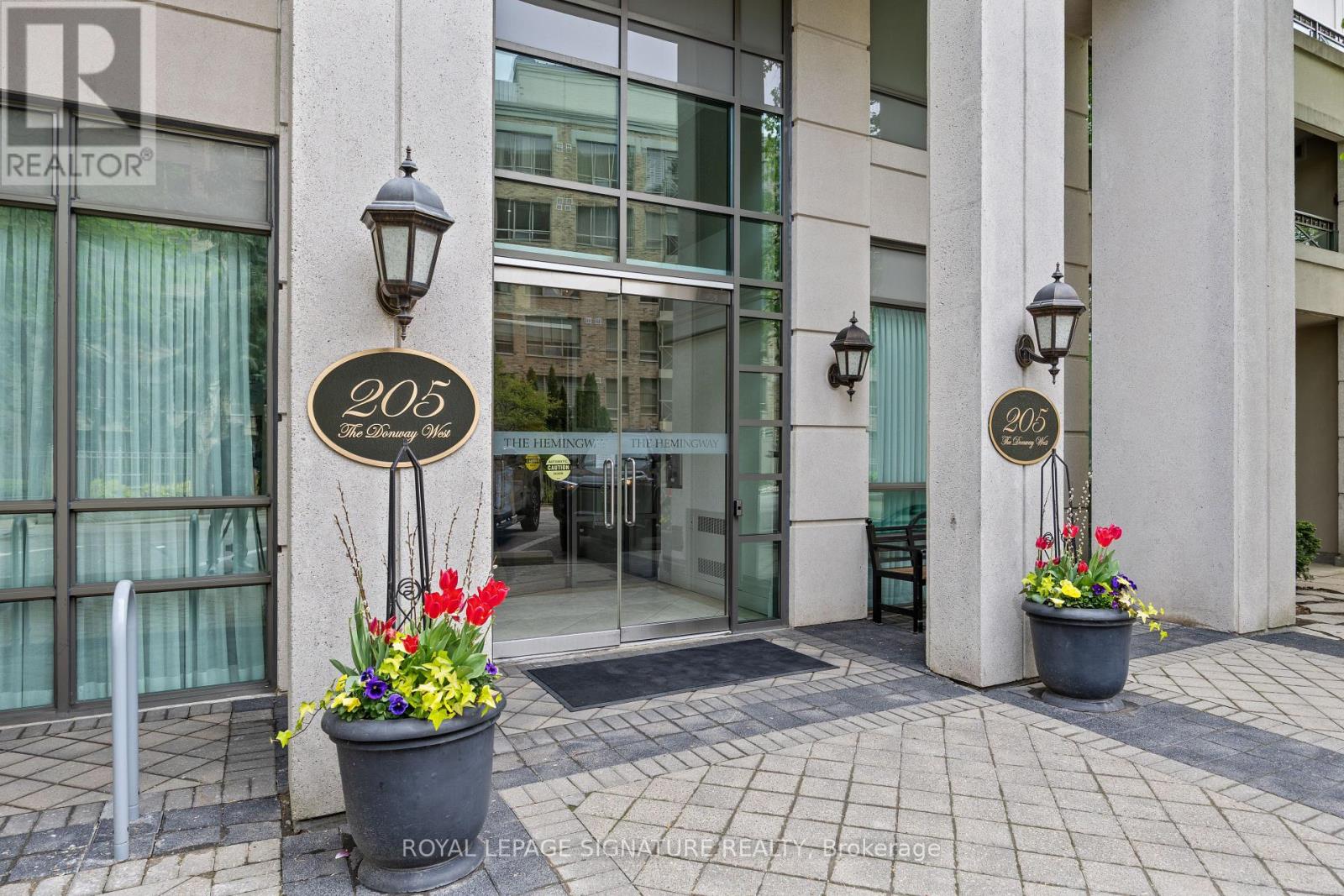 Photo 13 of 402 205 The Donway W, Toronto ON
