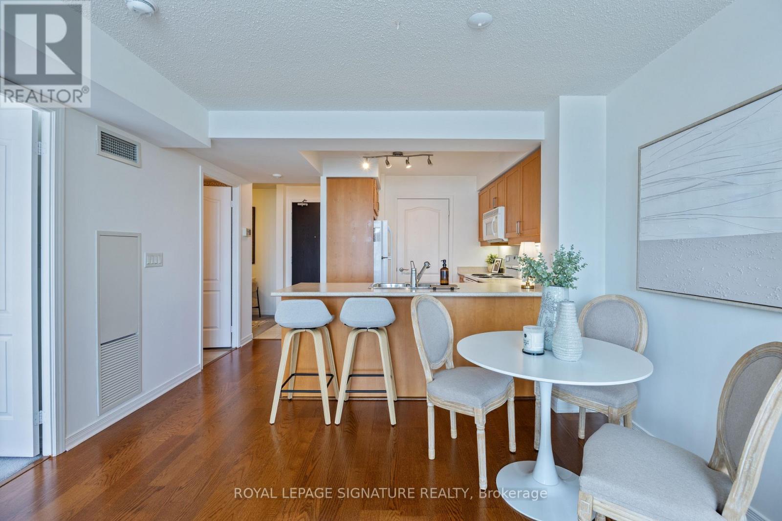 Photo 20 of 402 205 The Donway W, Toronto ON