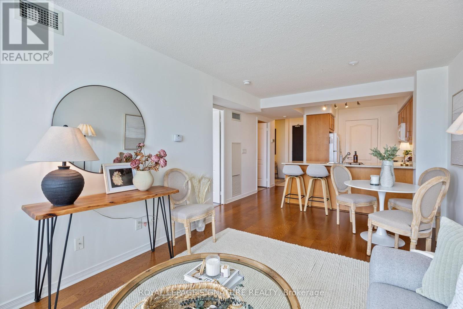 Photo 7 of 402 205 The Donway W, Toronto ON