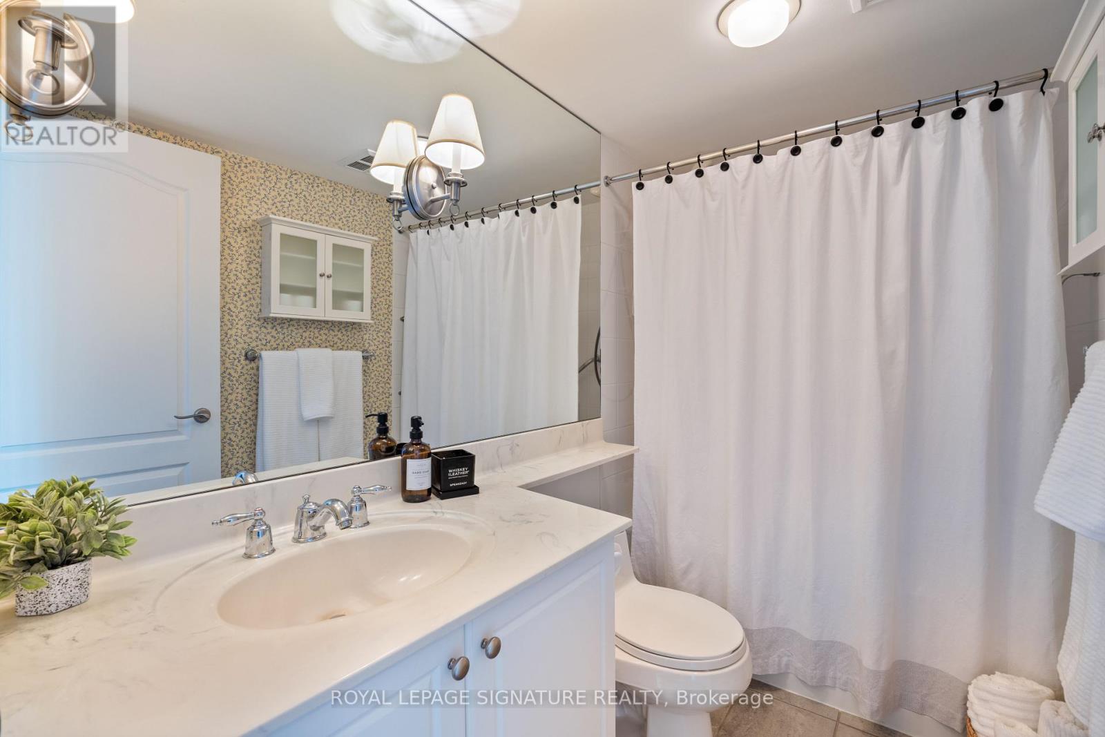 Photo 6 of 402 205 The Donway W, Toronto ON