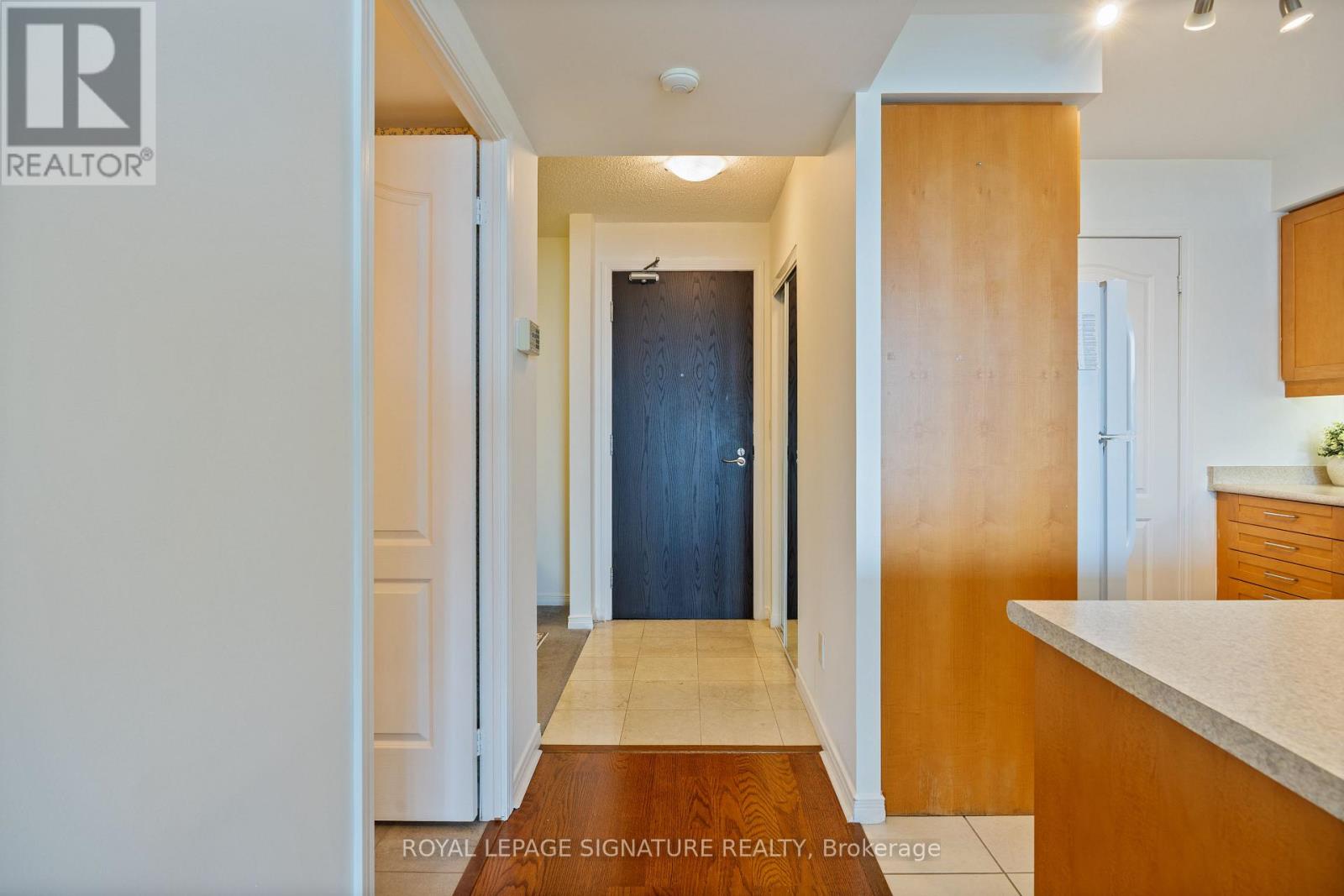 Photo 5 of 402 205 The Donway W, Toronto ON