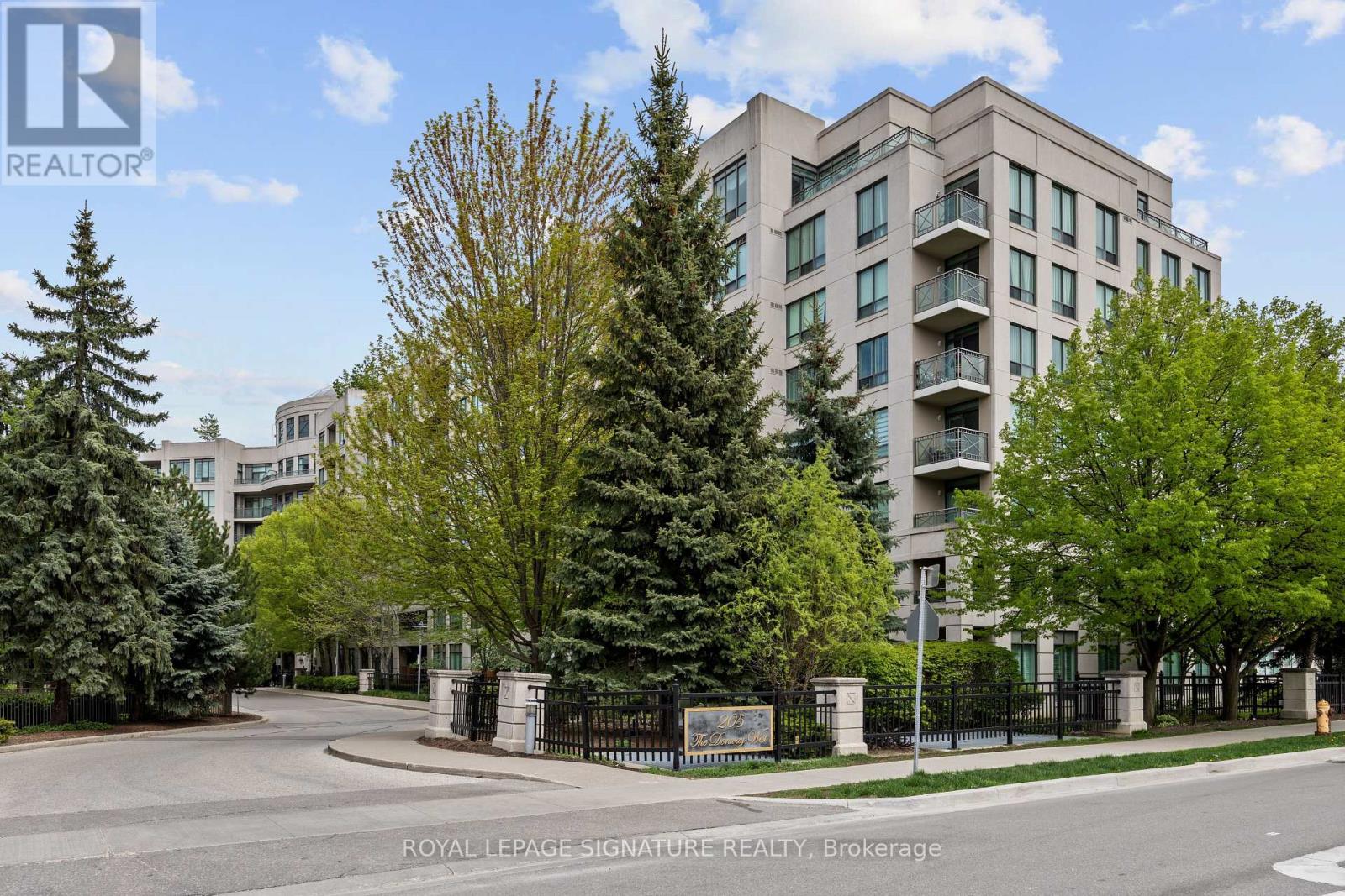 Photo 3 of 402 205 The Donway W, Toronto ON