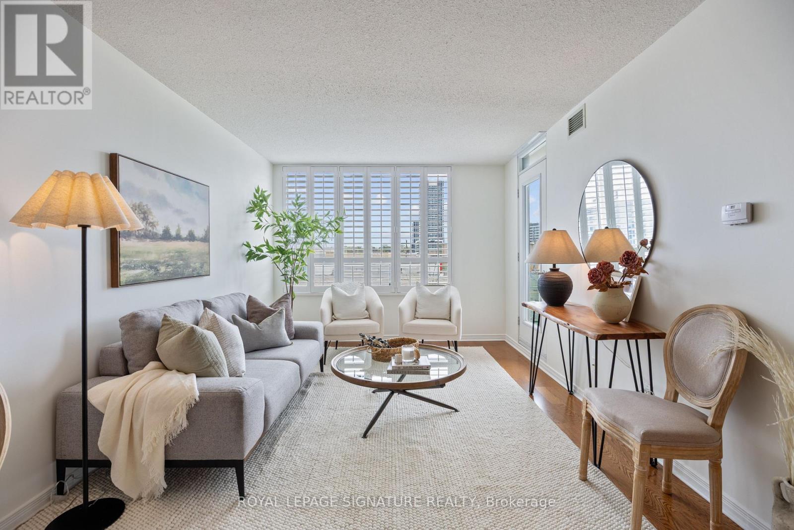 Photo 2 of 402 205 The Donway W, Toronto ON