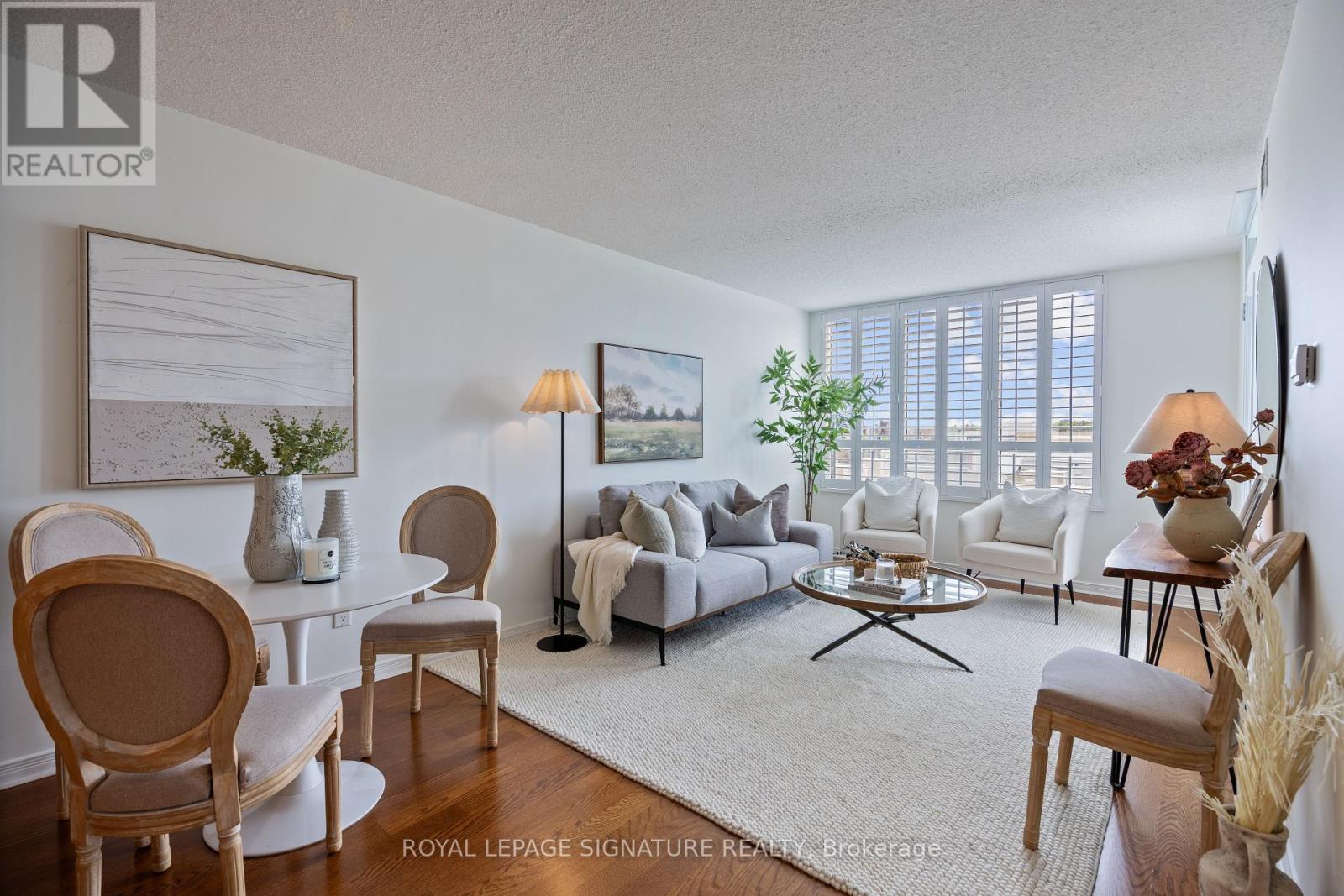 Photo 14 of 402 205 The Donway W, Toronto ON
