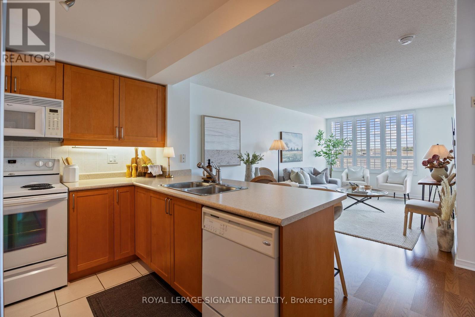 Photo 24 of 402 205 The Donway W, Toronto ON
