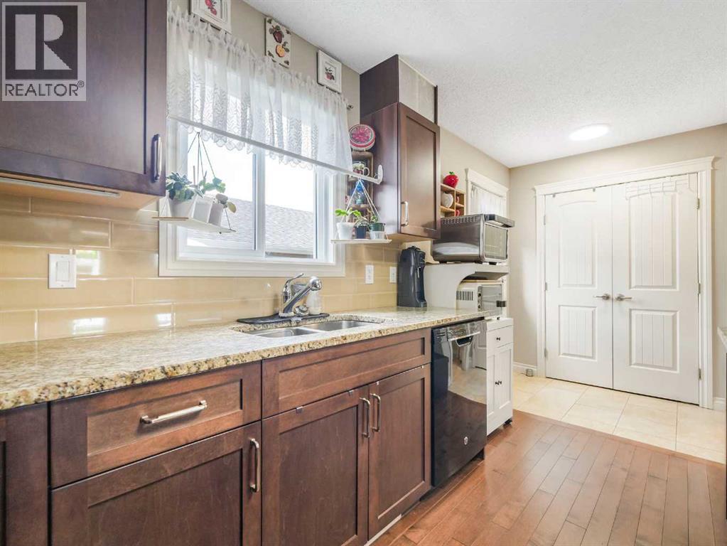 Photo 12 of 234 Robinson Drive, Leduc AB