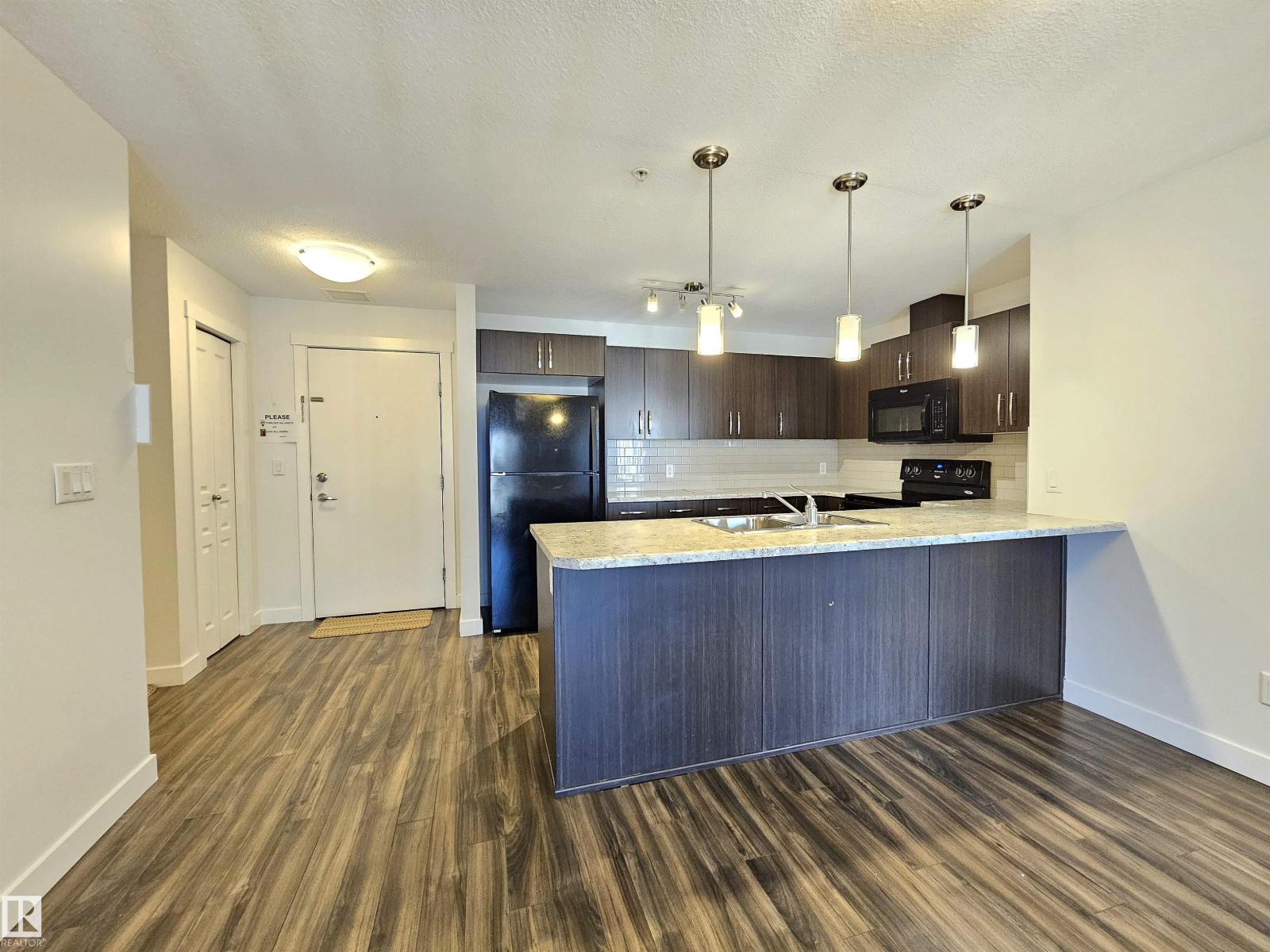 Photo 4 of 205 3670 139 Av Nw, Edmonton AB