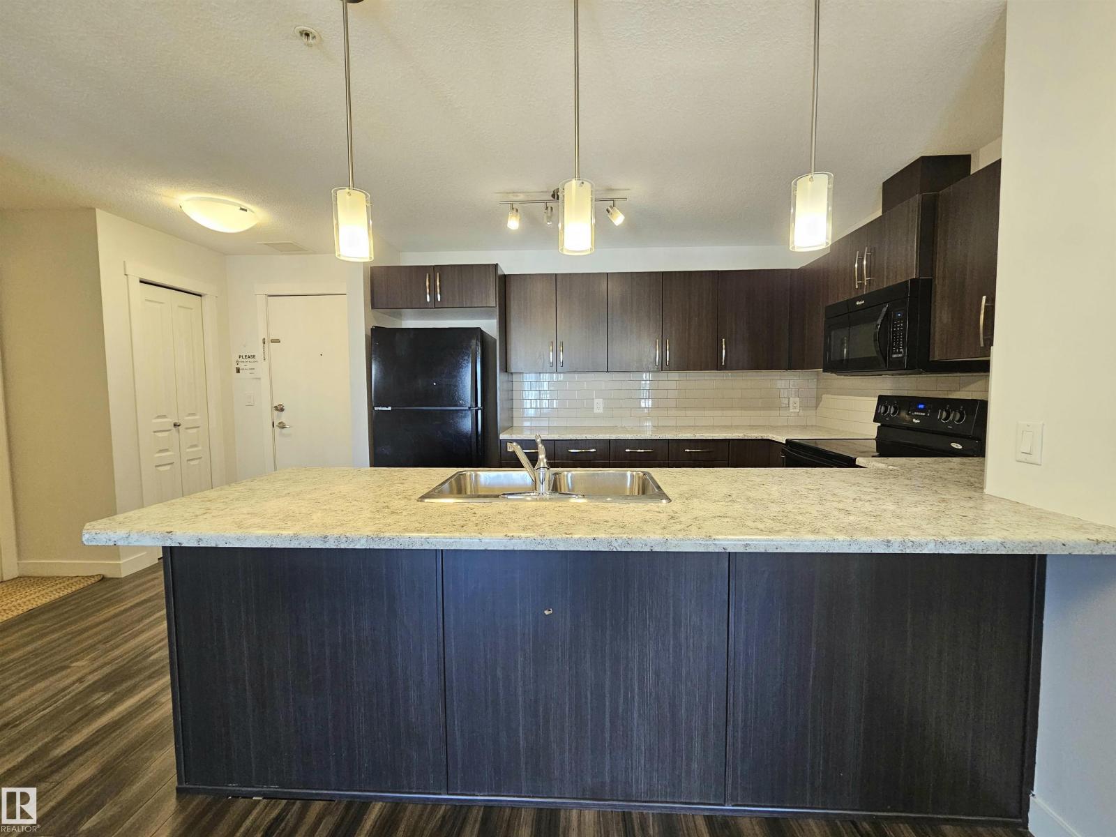 Photo 10 of 205 3670 139 Av Nw, Edmonton AB