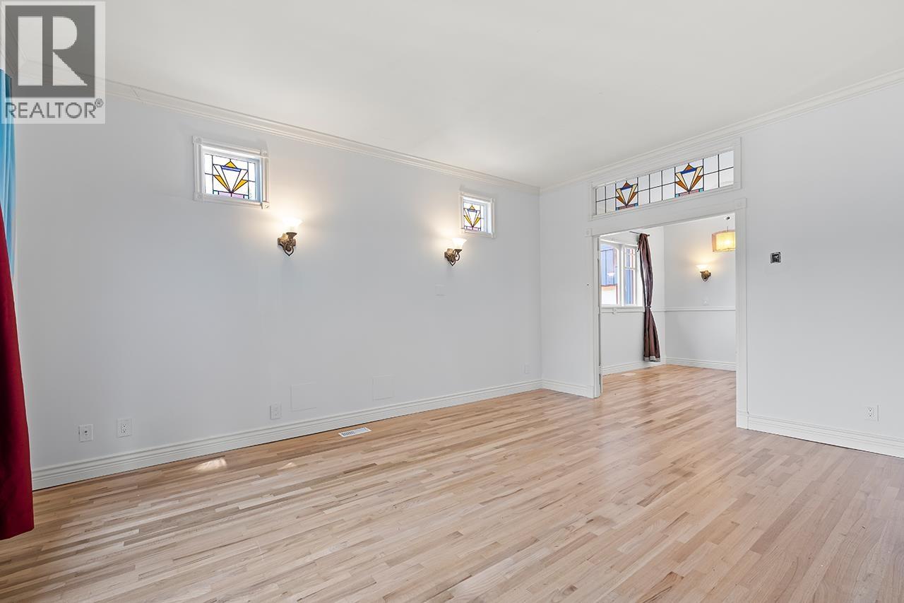 Photo 4 of 1027 Nanaimo Street, New Westminster BC