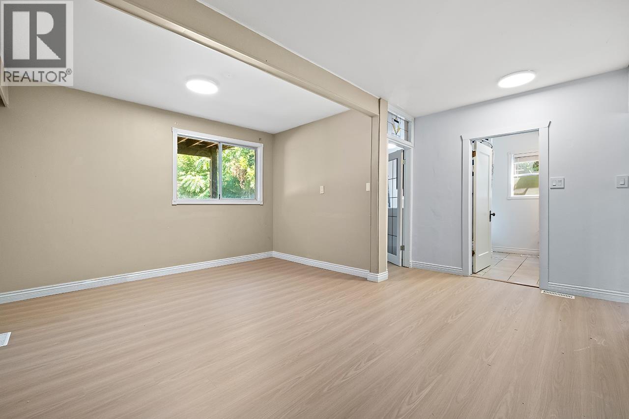 Photo 12 of 1027 Nanaimo Street, New Westminster BC