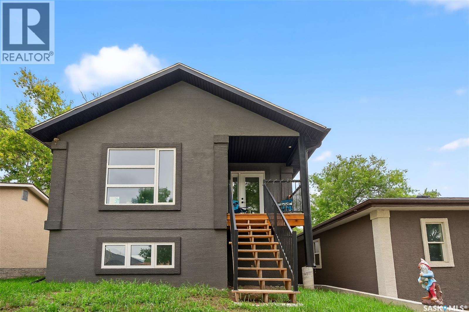 Photo 1 of 1034 Stadacona Street W, Moose Jaw SK
