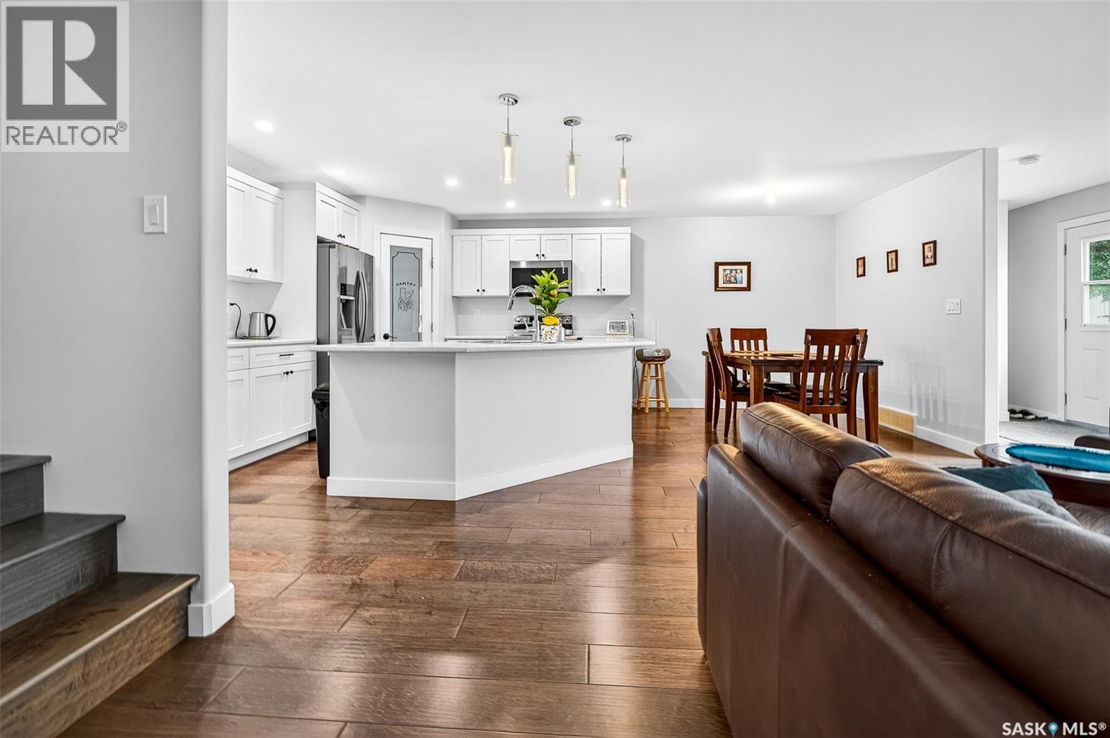 Photo 10 of 1034 Stadacona Street W, Moose Jaw SK