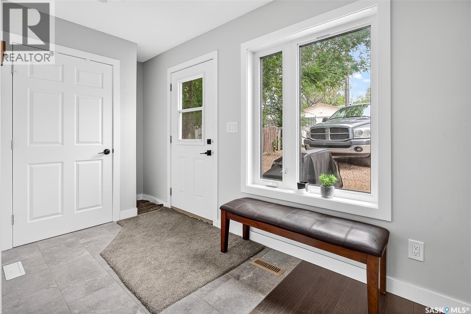 Photo 12 of 1034 Stadacona Street W, Moose Jaw SK