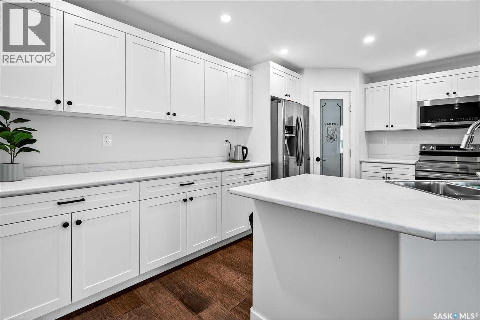 Photo 15 of 1034 Stadacona Street W, Moose Jaw SK
