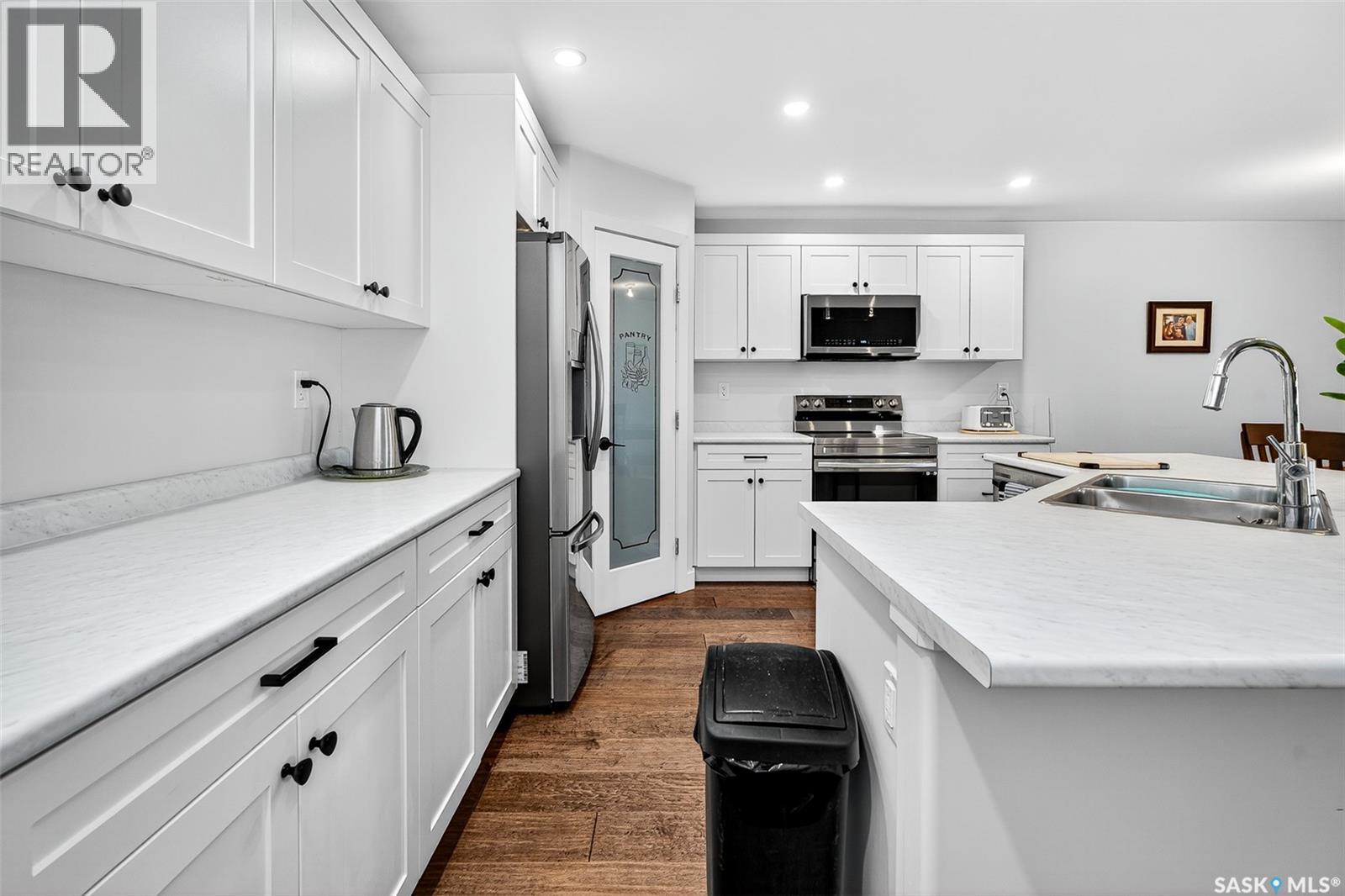 Photo 16 of 1034 Stadacona Street W, Moose Jaw SK