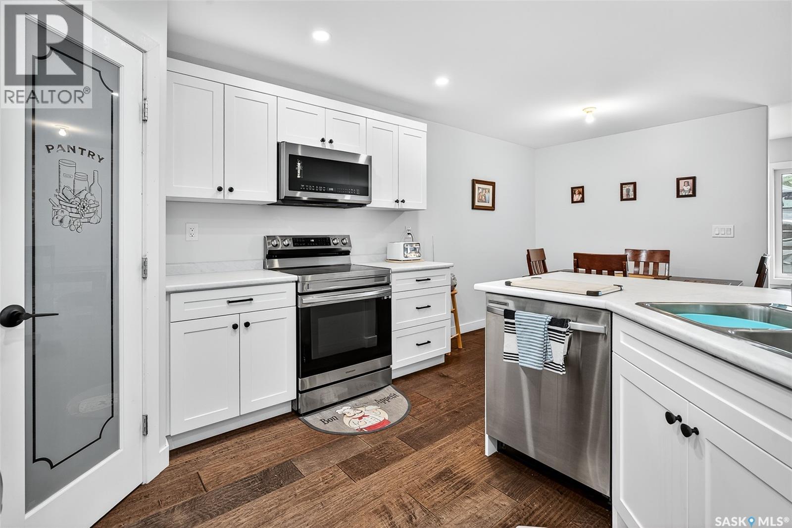 Photo 17 of 1034 Stadacona Street W, Moose Jaw SK