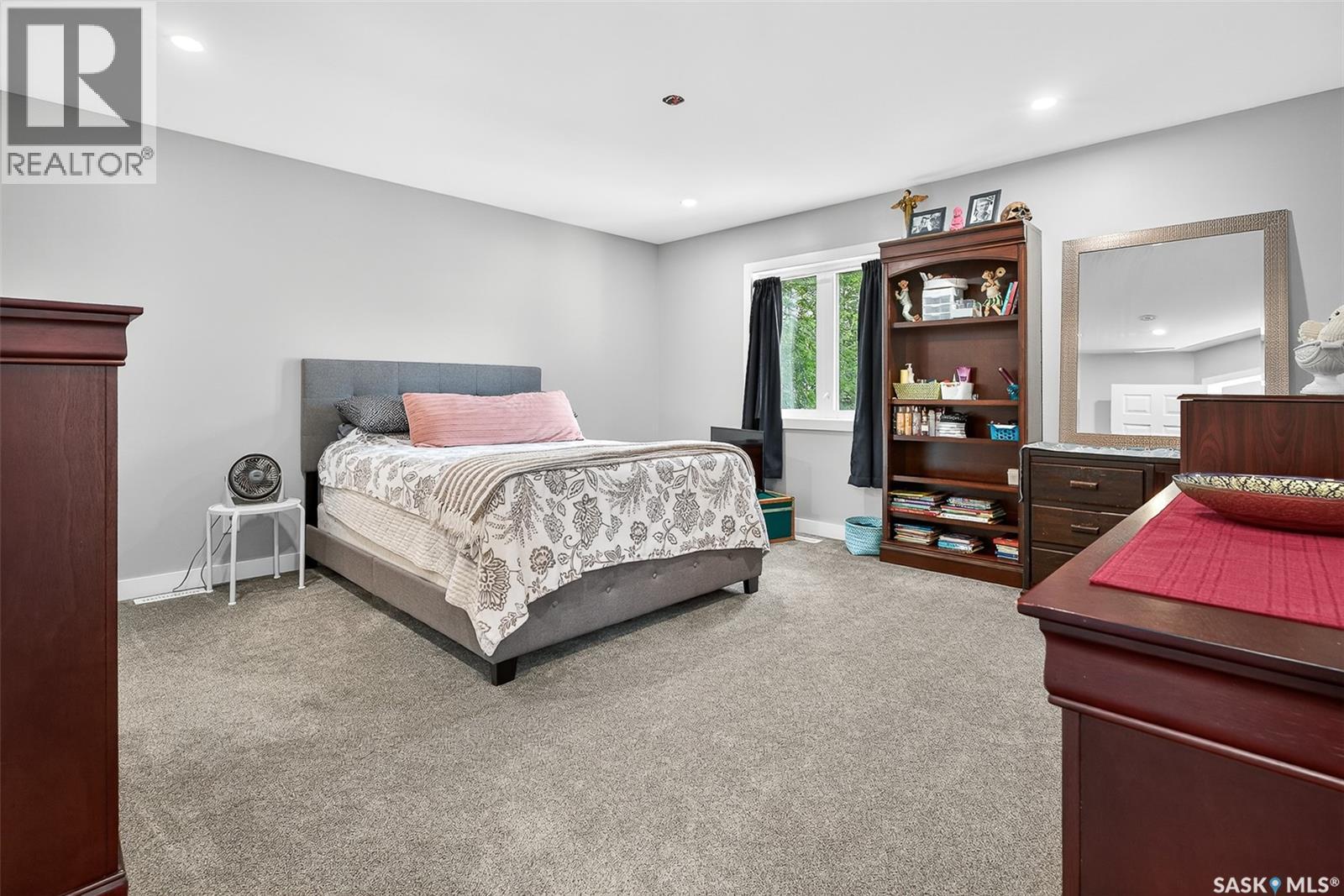 Photo 33 of 1034 Stadacona Street W, Moose Jaw SK