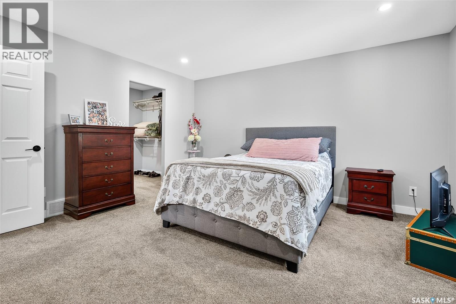 Photo 34 of 1034 Stadacona Street W, Moose Jaw SK