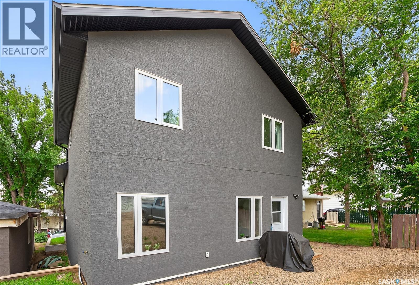 Photo 45 of 1034 Stadacona Street W, Moose Jaw SK