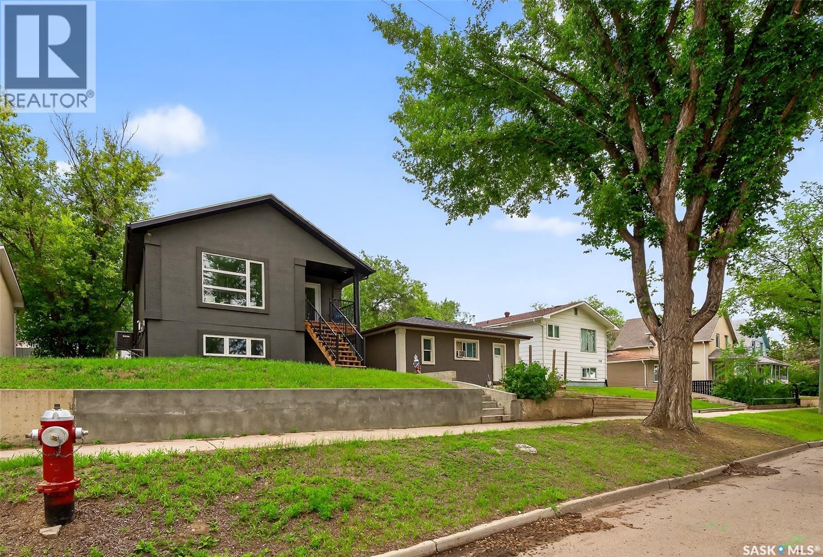Photo 48 of 1034 Stadacona Street W, Moose Jaw SK