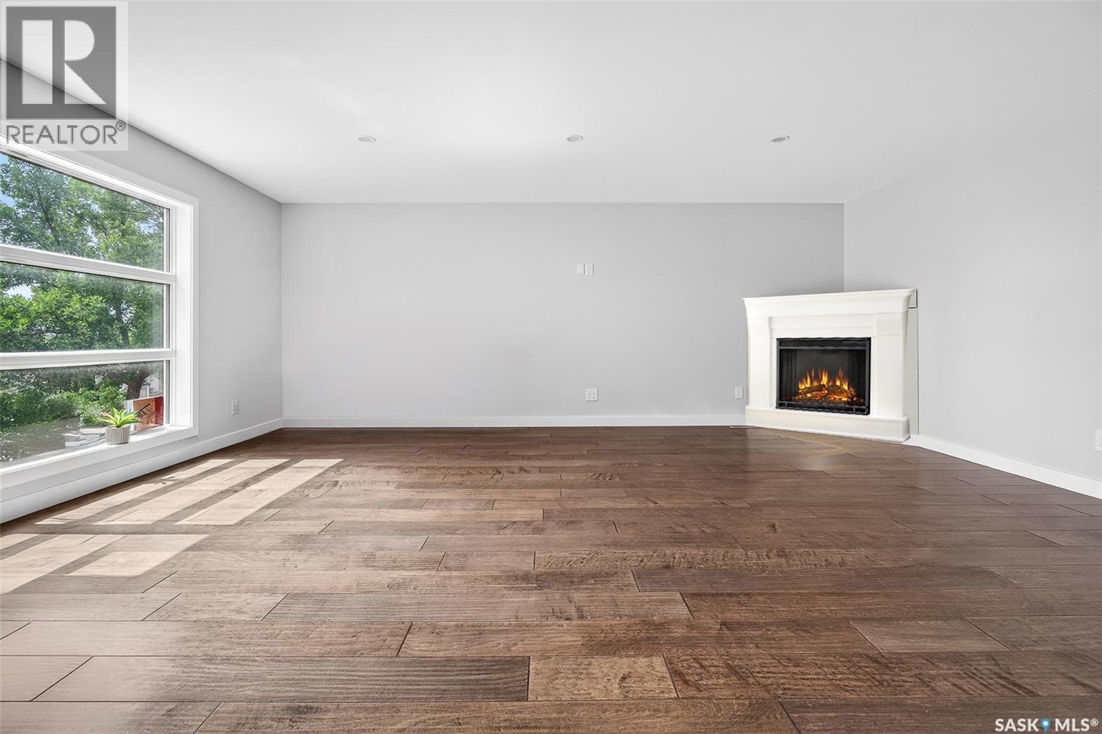 Photo 5 of 1034 Stadacona Street W, Moose Jaw SK
