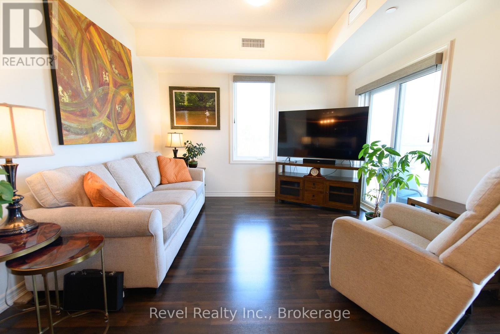 Photo 10 of 201 17 Spooner Crescent, Collingwood ON